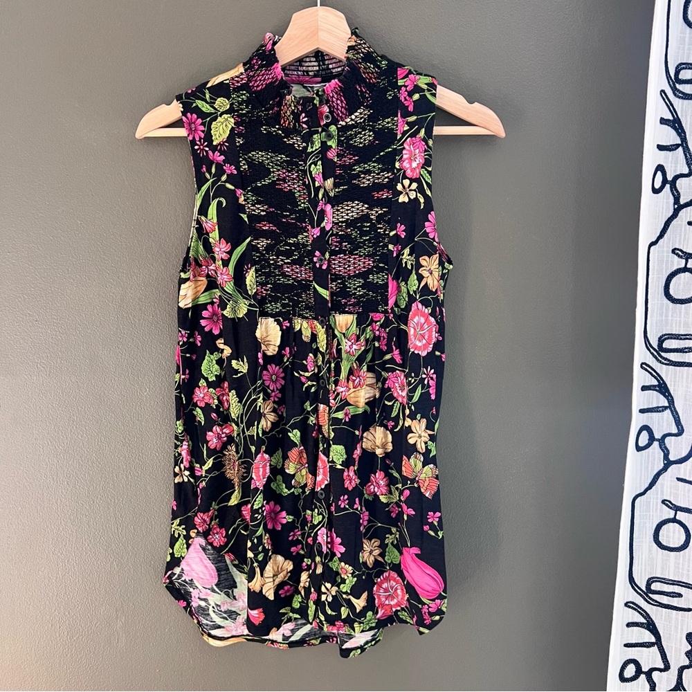 Floral Sleeveless Blouse